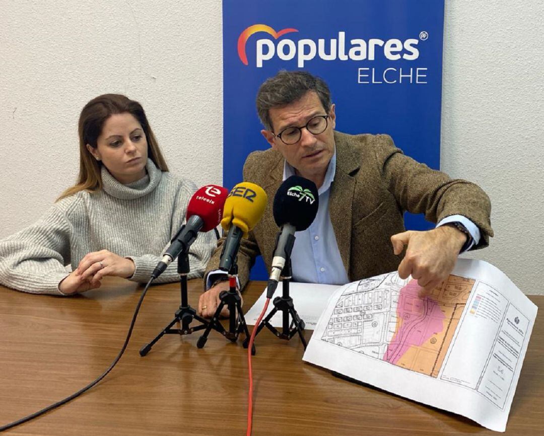 javier García Mora explicando el peligro de la construcción