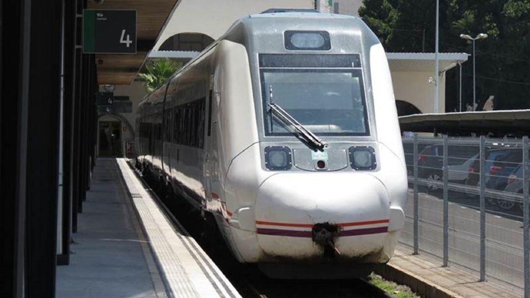 Tren en la estación de Algeciras