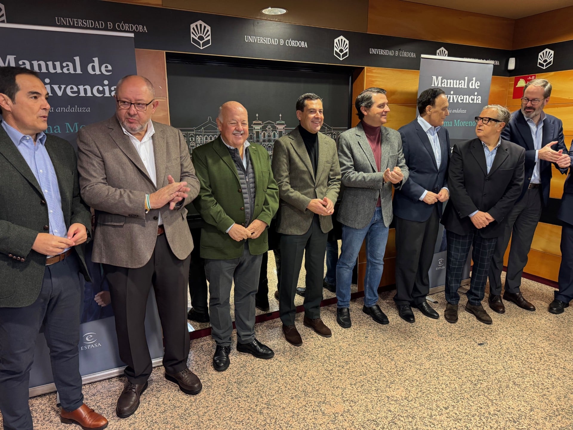 Juanma Moreno presentó en Córdoba su libro Manuel de convivencia