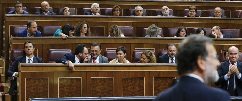 Mariano Rajoy, de espaldas durante el debate de investidura.