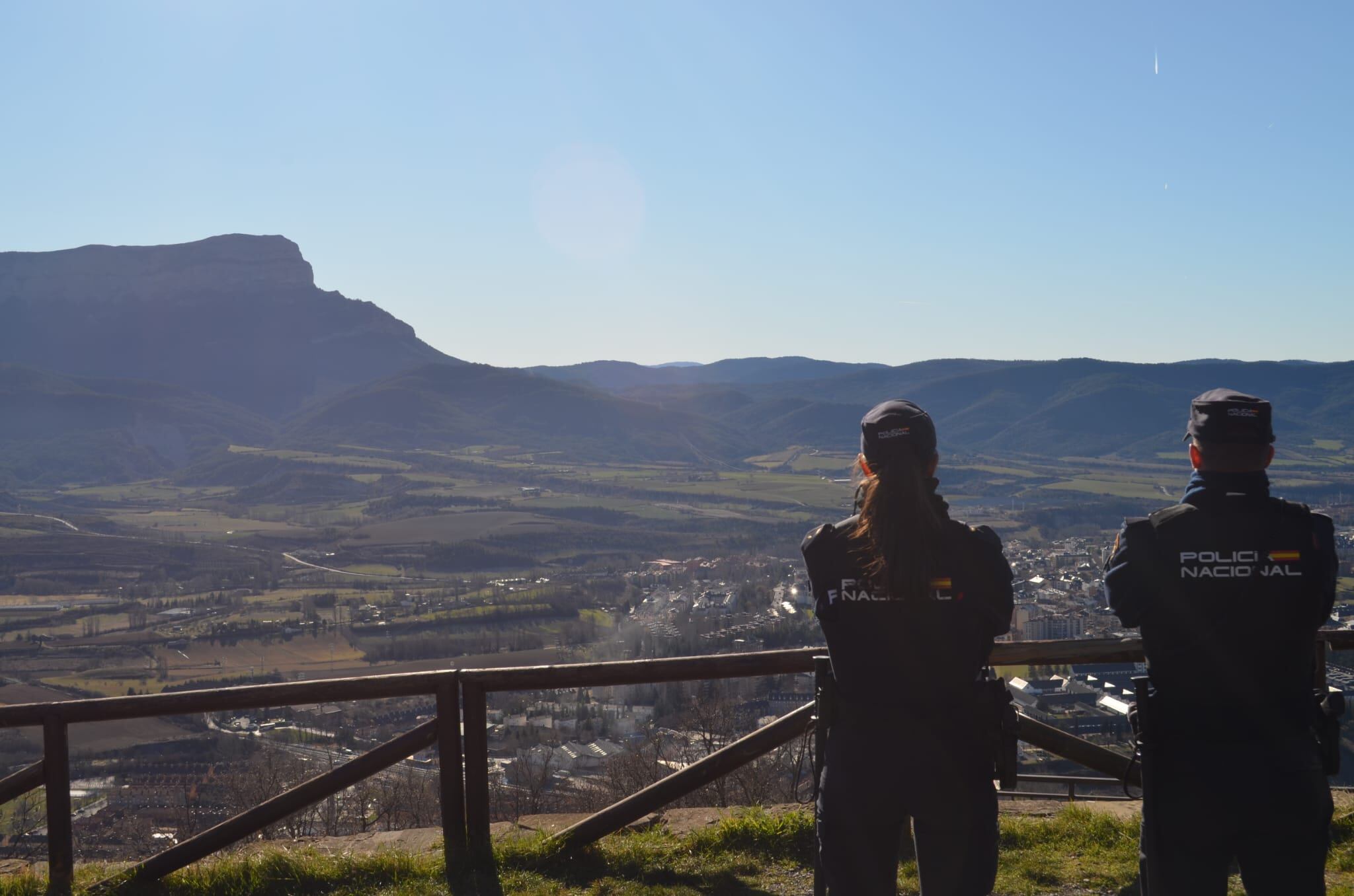 Agentes de la policía nacional en Jaca