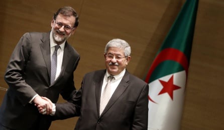 El presidente del Gobierno,Mariano Rajoy, y su homólogo argelino, Ahmed Ouyahia