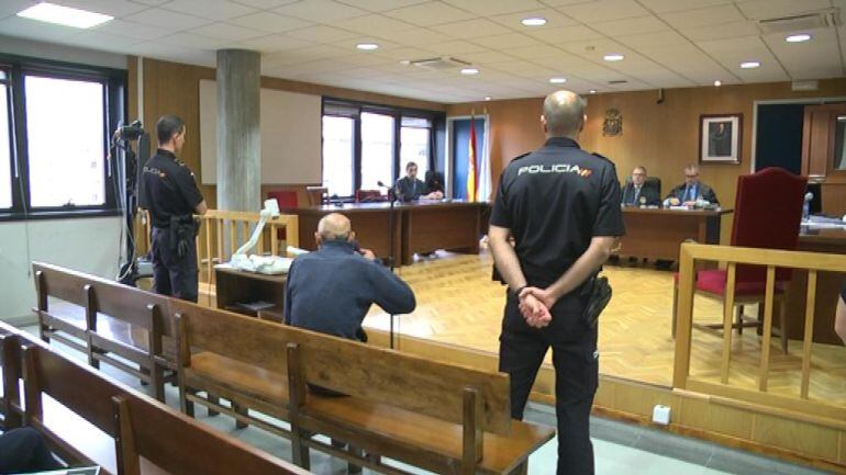 Juzgado un vigués por intentar matar a sus sobrino con una catana