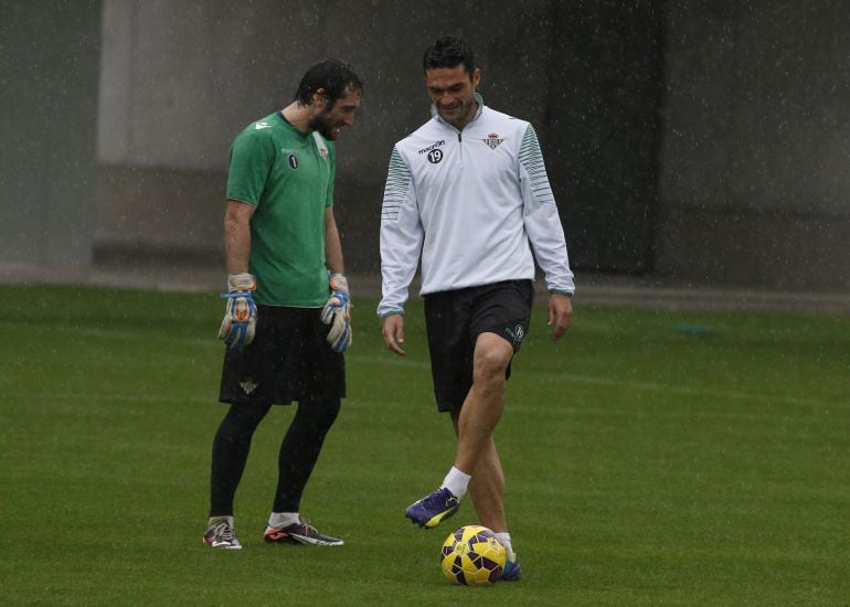 27/11/14 ENTRENAMIENTO BETIS  GIMENEZ JORGE MOLINA 
 