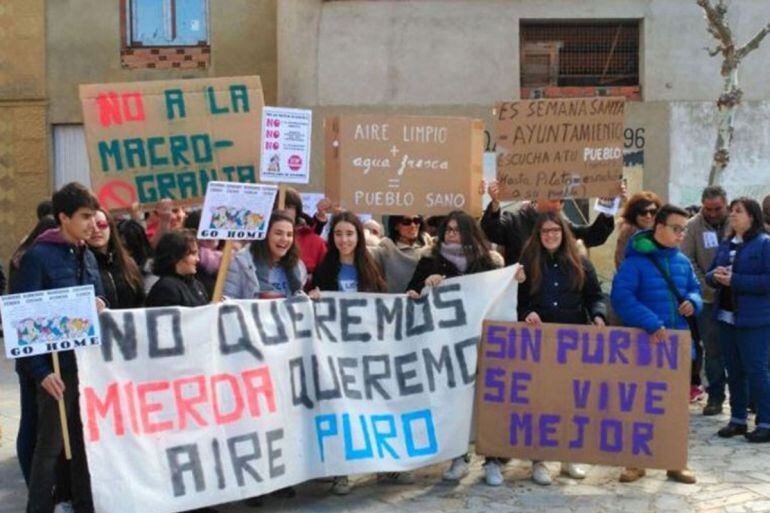 Concentración contra la instalación de la macrogranja en Cerecinos de Campos