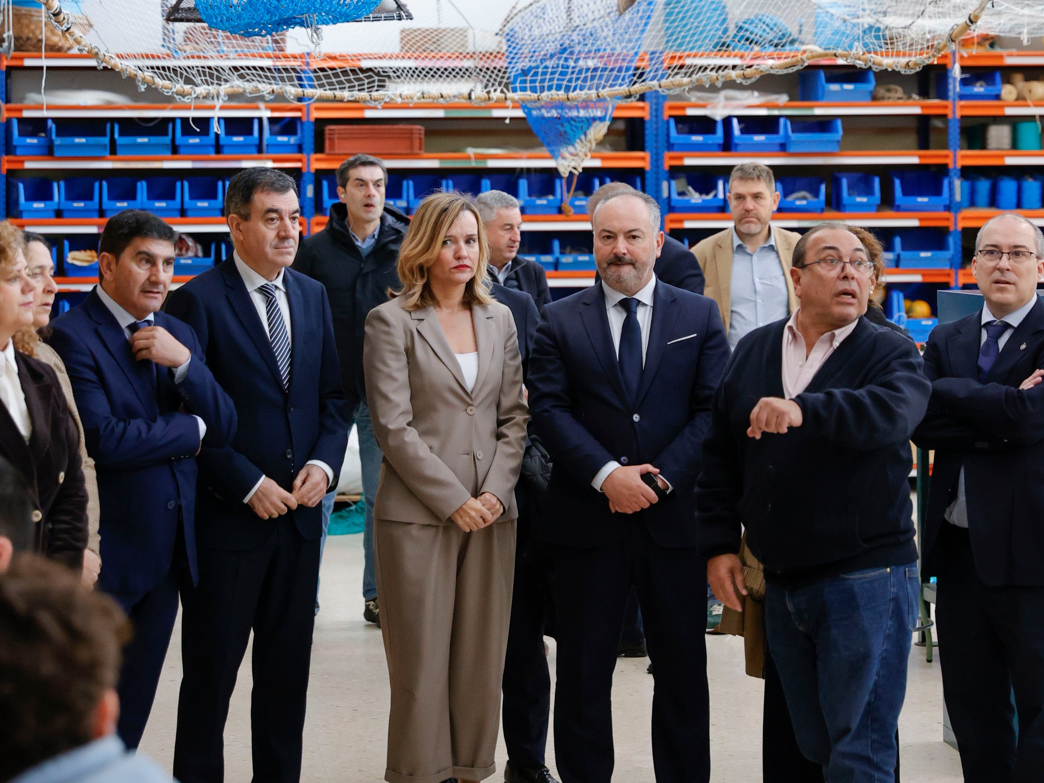 CULLEREDO (A CORUÑA), 14/11/25.- La ministra de Educación, FP y Deportes y portavoz del Gobierno, Pilar Alegría (c), visita el Centro Integrado de Formación Profesional y Centro de Referencia Nacional &#039;Universidade Laboral&#039; en Culleredo (A Coruña). EFE/Cabalar
