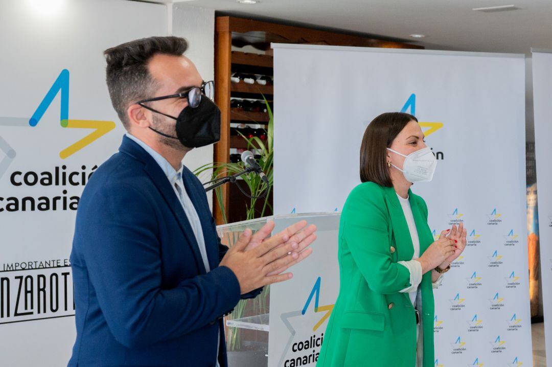 Migdalia Machín, secretaria general de CC en Lanzarote, junto a Echedey Eugenio, secretario de organización.