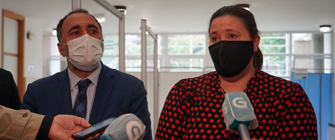 El conselleiro de Sanidade y la alcaldesa de Bergondo