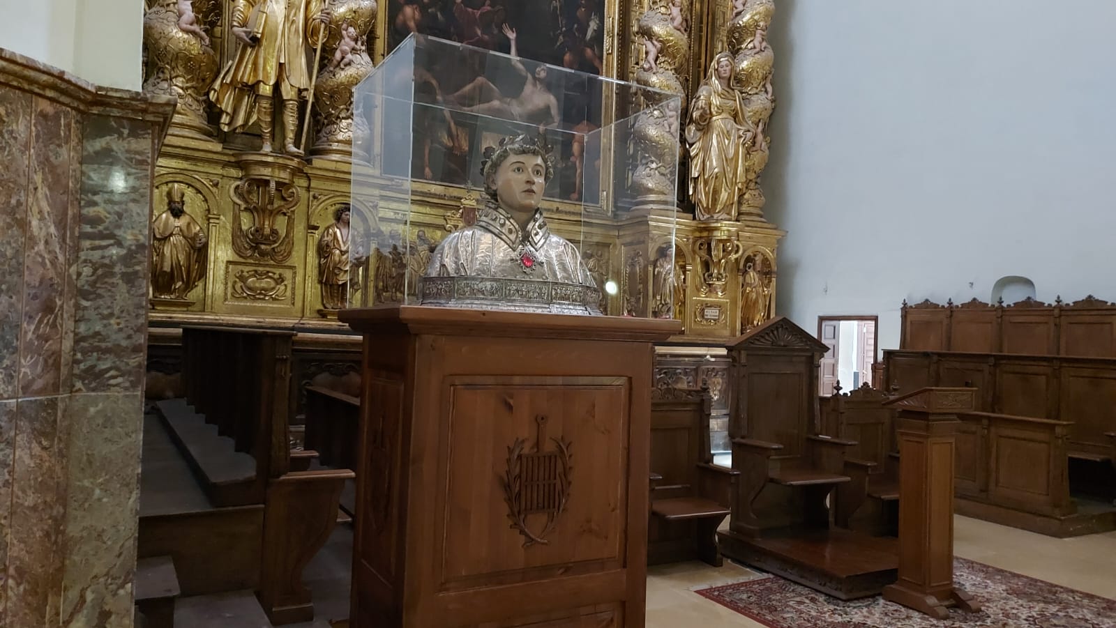 El busto de San Lorenzo, ante el altar y protegido por un metacrilato