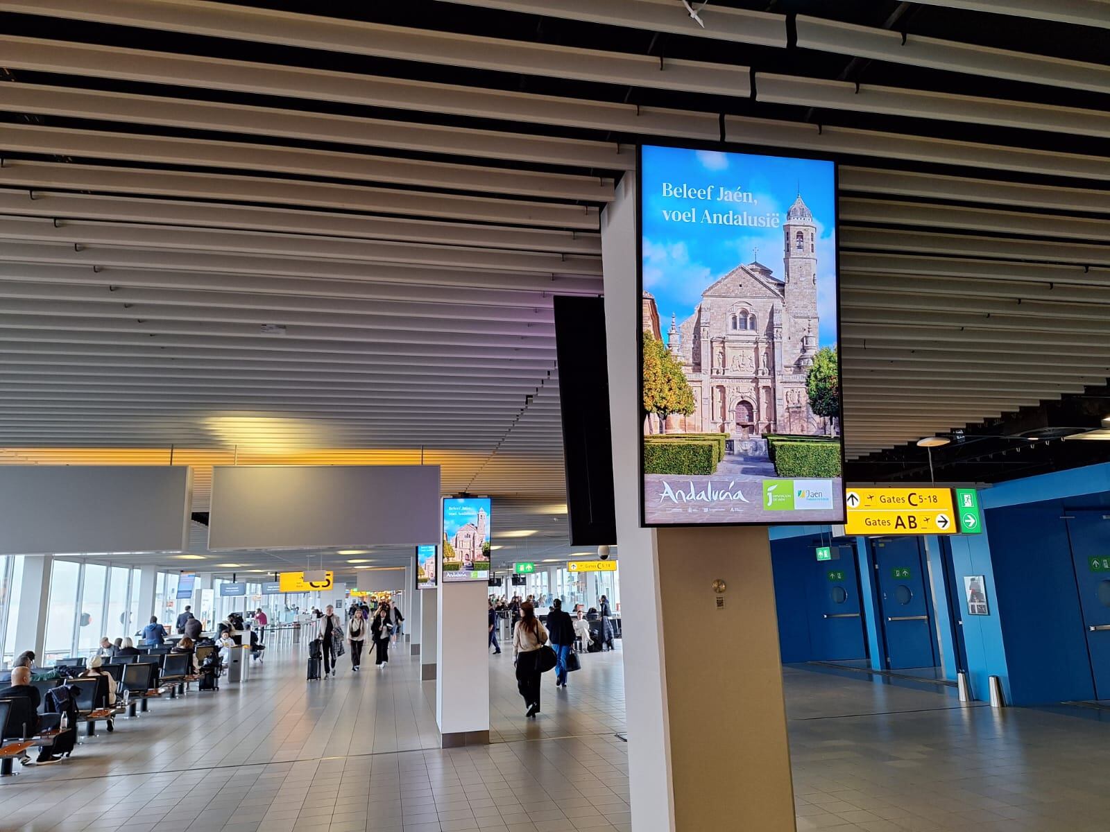 La provincia de Jaén se promociona en los Países Bajos con una campaña en el aeropuerto de Ámsterdam