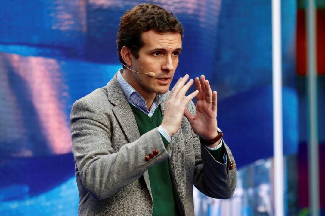 El presidente del PP, Pablo Casado, durante el mitin de presentación de candidatos de su partido a las elecciones locales y forales celebrado hoy en Vitoria