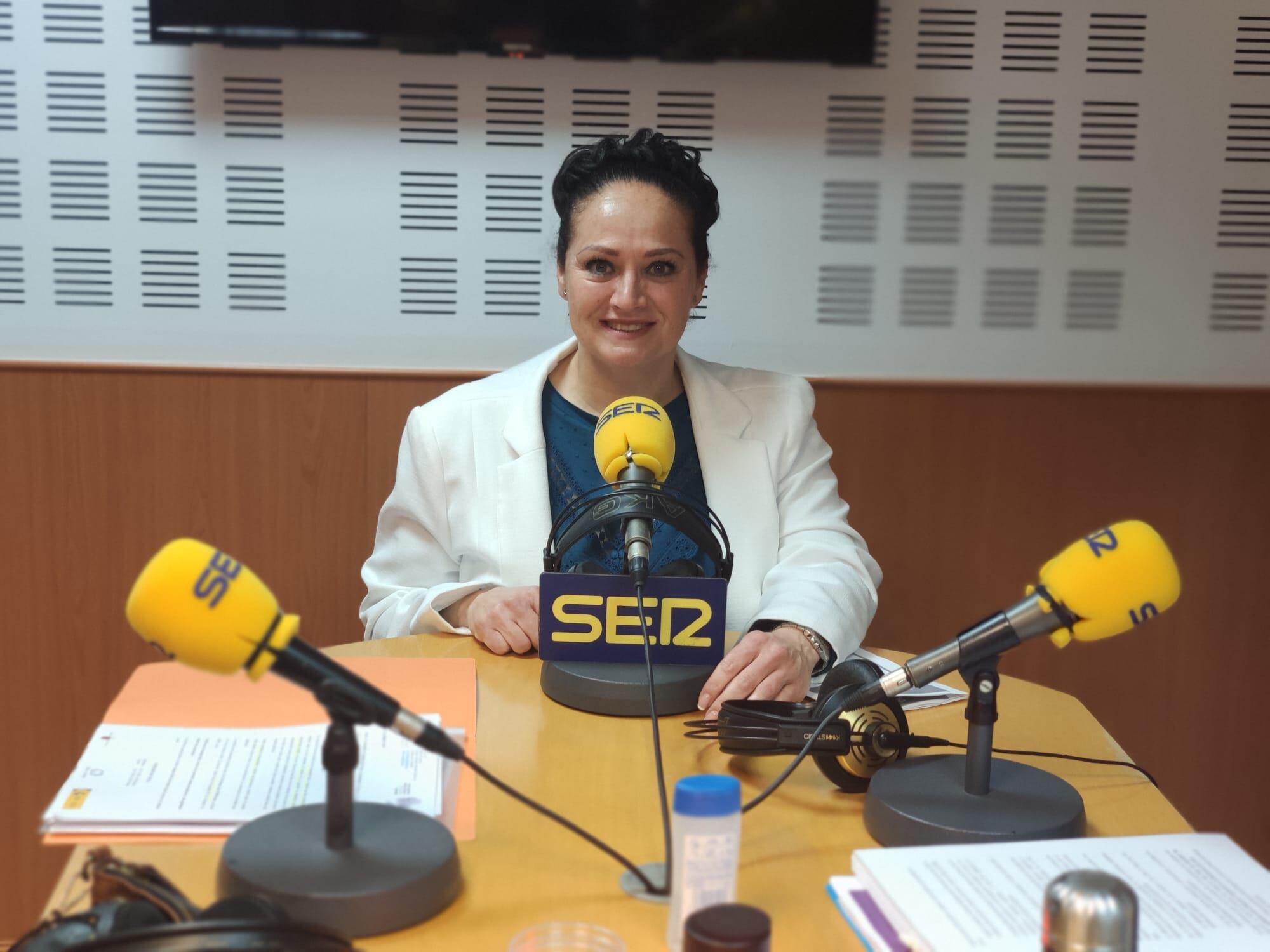 Antonia Pérez, concejala de Igualdad en los estudios de Radio Lorca SER.