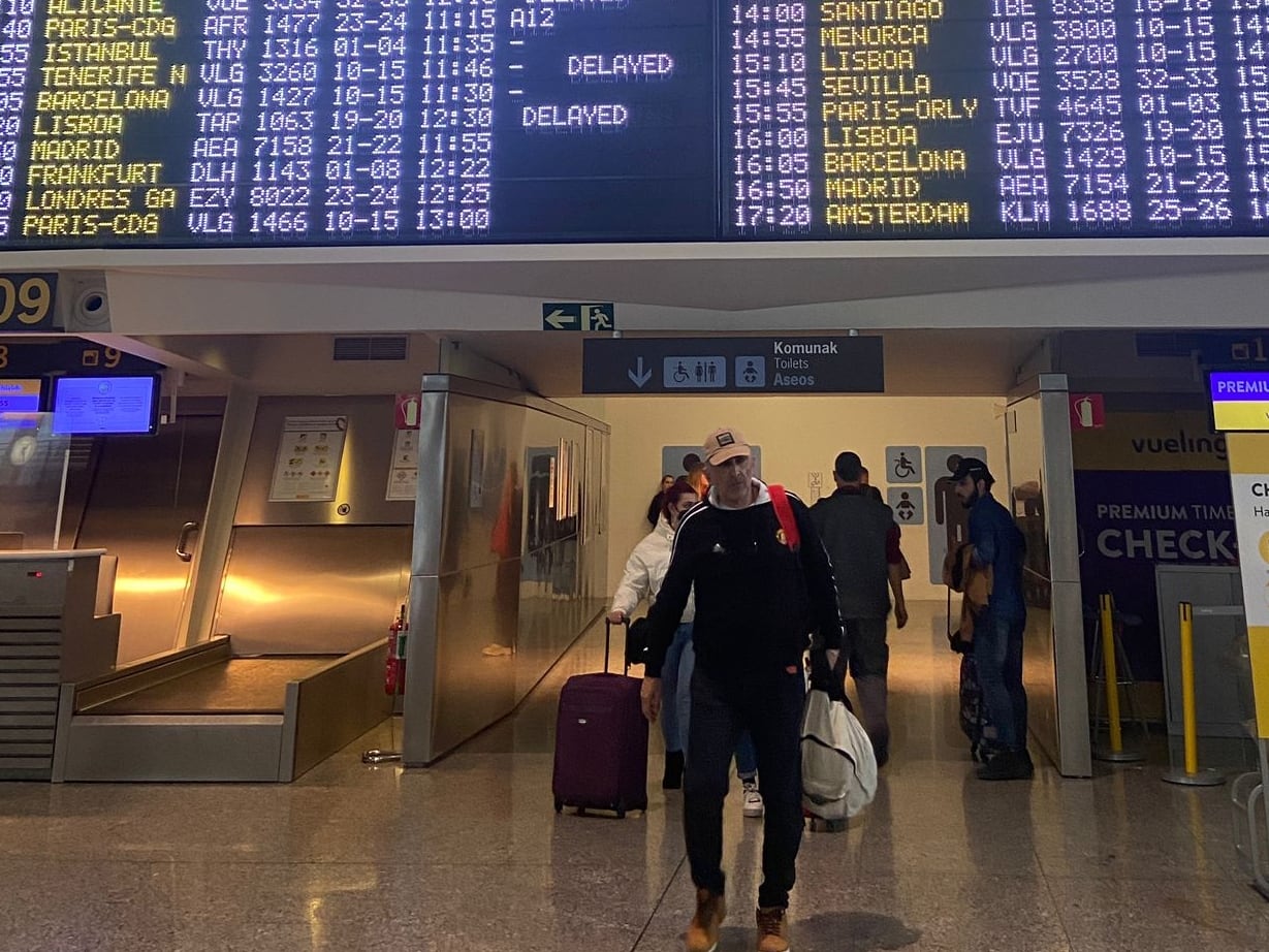 Panel del tráfico aéreo en el aeropuerto de Bilbao