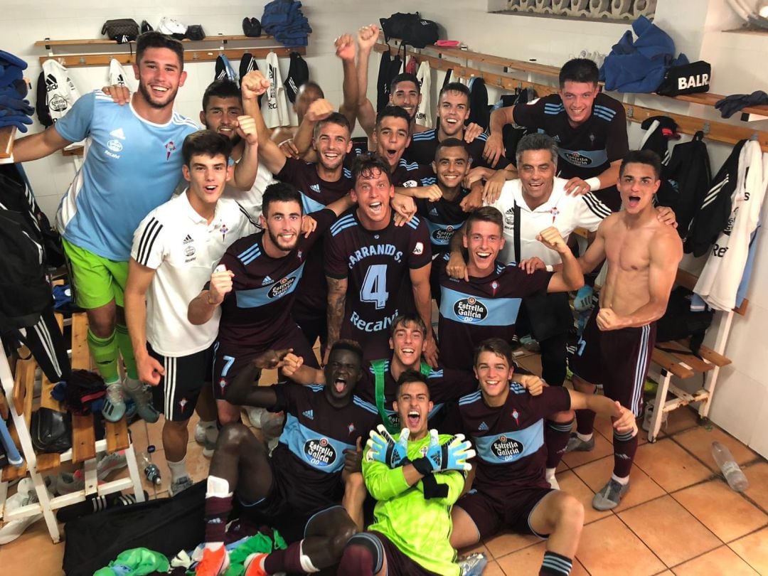 EL Celta B celebra la victoria ante el líder