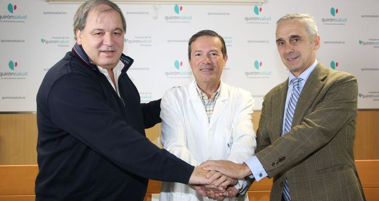 Ricardo Garcia, presidente del Real Unión, posa con Ricardo Jiménez, responsable de medicina deportiva del Hospital Quirón