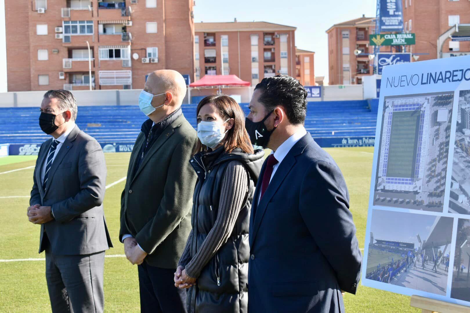 Javier Imbroda, junto a autoridades del gobierno andaluz y del Ayuntamiento de Linares, presenta el proyecto en Linarejos.