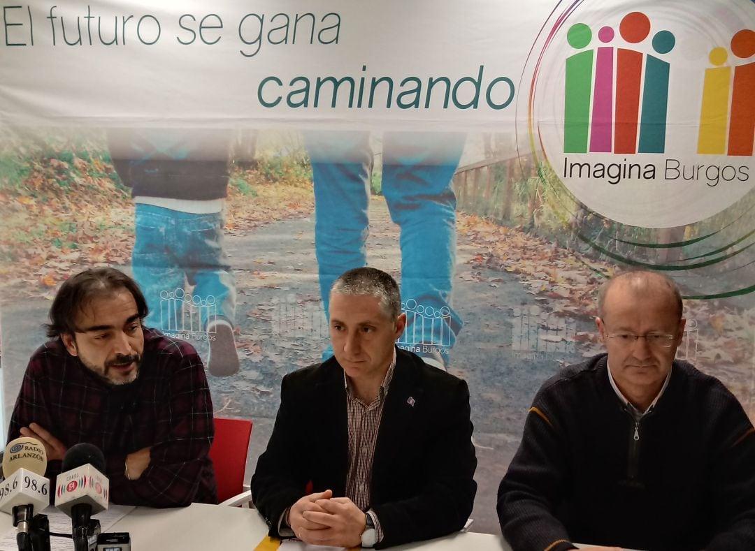 De izda a dcha: Diego Izquierdo, coordinador de Imagina, Domingo Hernández y Oscar Palma, del Partido Castellano