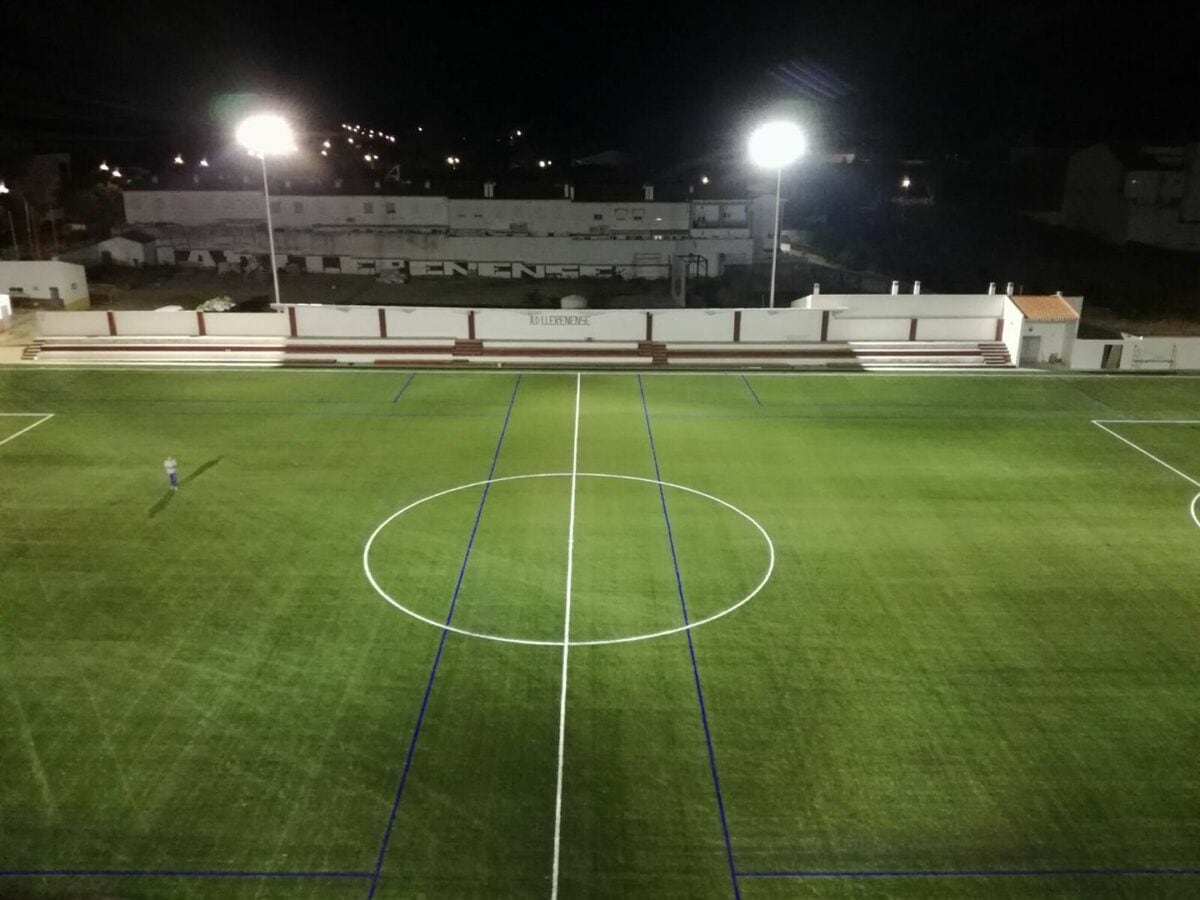 Estadio Fernando Robina FOTO: https://turismo.llerena.org/listado/llerena/instalaciones/campo-de-futbol-fernando-robina/