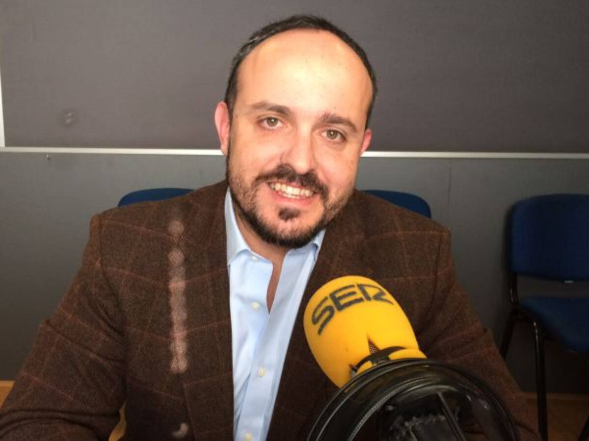 Alejandro Fernández es mira amb prudència les eleccions municipals