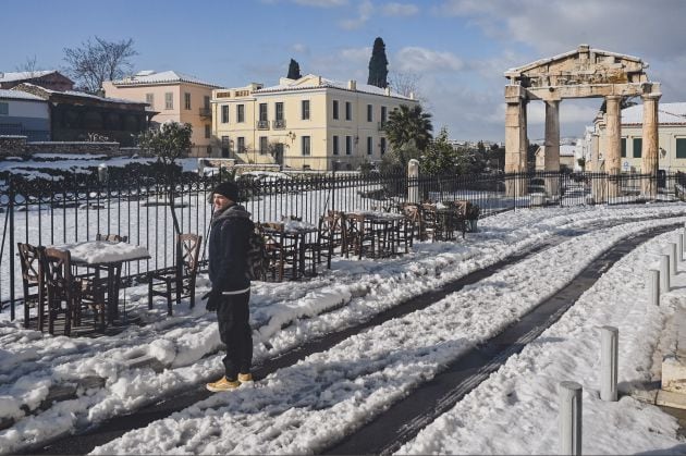 Atenas, colapsada por la histórica nevada