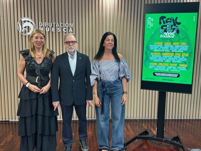 Concejala de Huesca, Marta Escartín, el presidente de la AECC en Huesca, José Manuel Ramón y Cajal, y la diputa de DPH, Lola Ibort, en la presentación de Real Fest