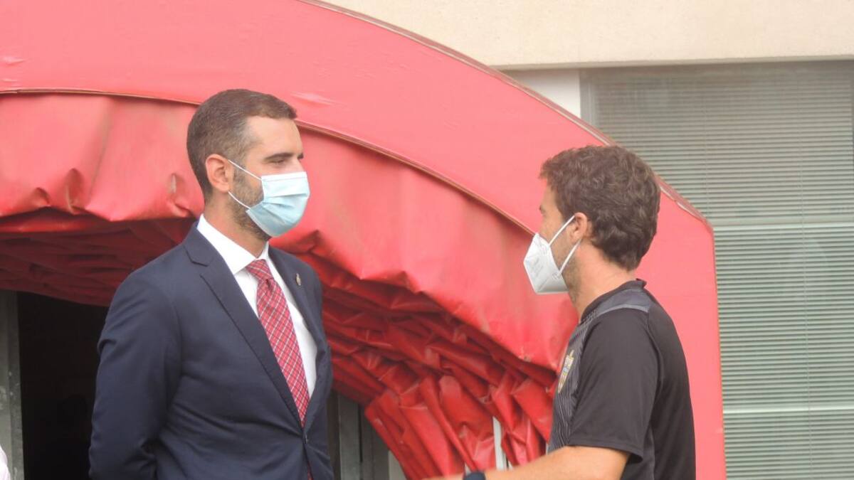 El alcalde se pone la camiseta