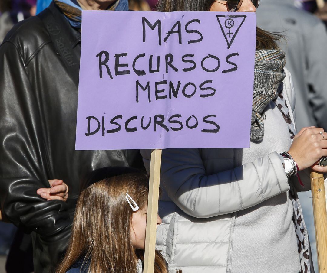 Cientos de personas se manifiestan en León contra la violencia sexista, por la convivencia en libertad e igualdad con motivo del Día Internacional de la Eliminación de la Violencia contra la Mujer