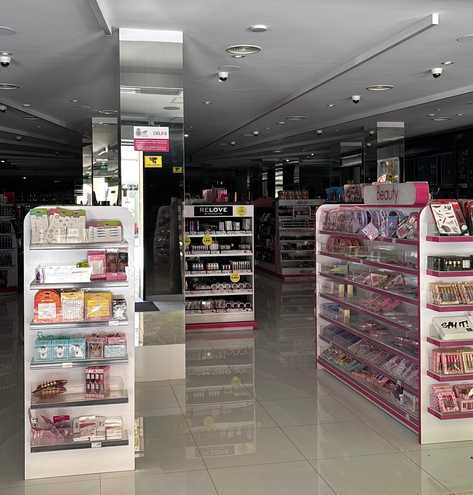 Un comercio de Huesca cerrado y sin luz tras el apagón