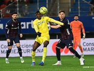 Dawda Camara disputando un duelo en Ipurúa en el encuentro que medía al Eibar y al Cádiz CF. Foto: LaLiga.