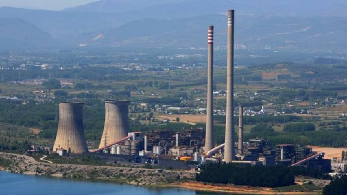 Convocada una concentración en Ponferrada para defender la preservación de las torres y chimeneas de la térmica de Compostilla