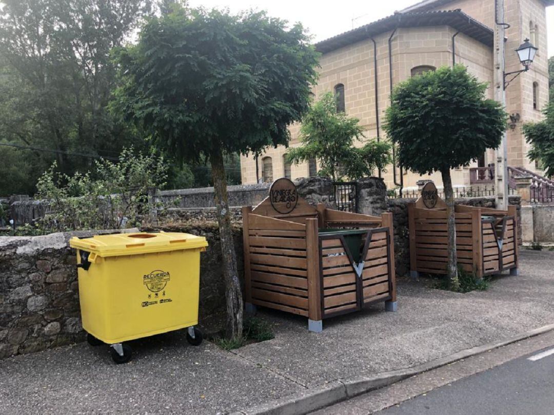 Contenedor de recogida de envases emplazado en Viniegra de Abajo.