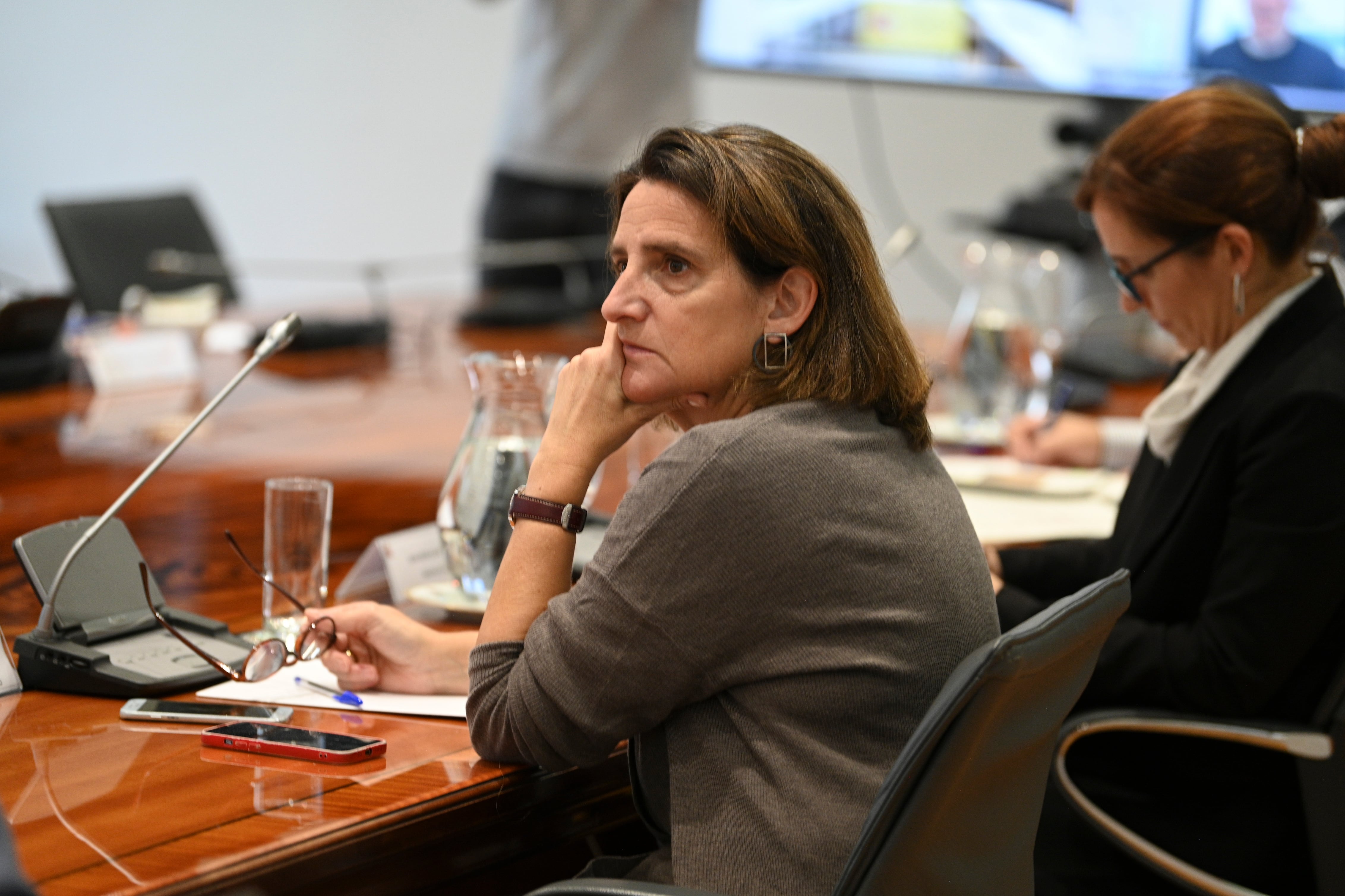 La vicepresidenta Tercera del Gobierno y ministra para la Transición Ecológica y el Reto Demográfico, Teresa Ribera, durante la reunión del comité de crisis para el seguimiento de los efectos de la DANA.