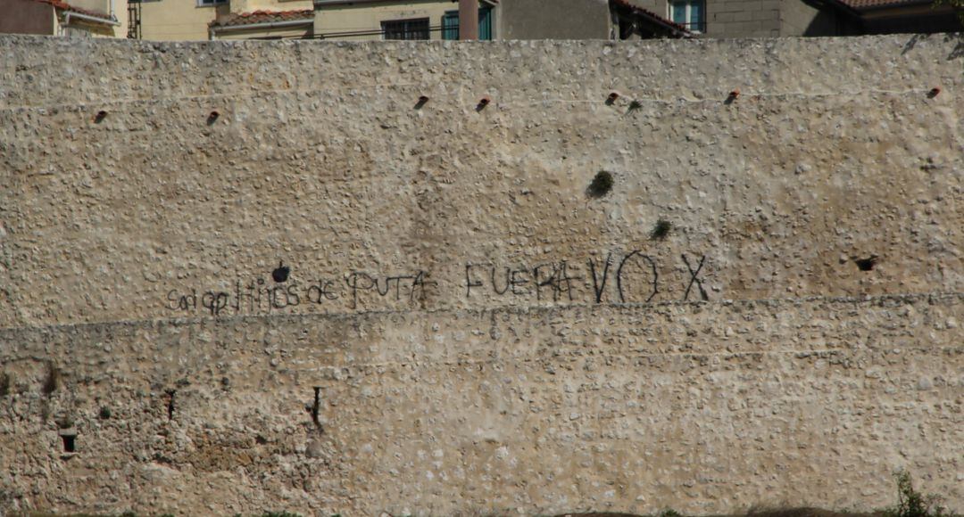 Pintadas en la muralla de Cuéllar