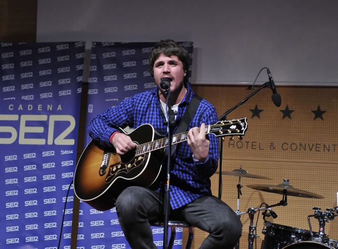 Dani Martín, durante su actuación en 'El Larguero'