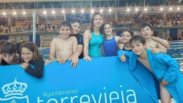 Los jóvenes nadadores de C. N. Sax siguen progresando