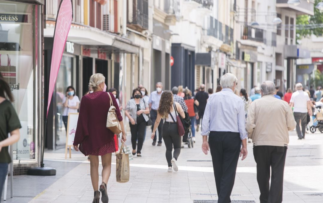 Calle Mayor, la calle comercial en el centro de Gandia 