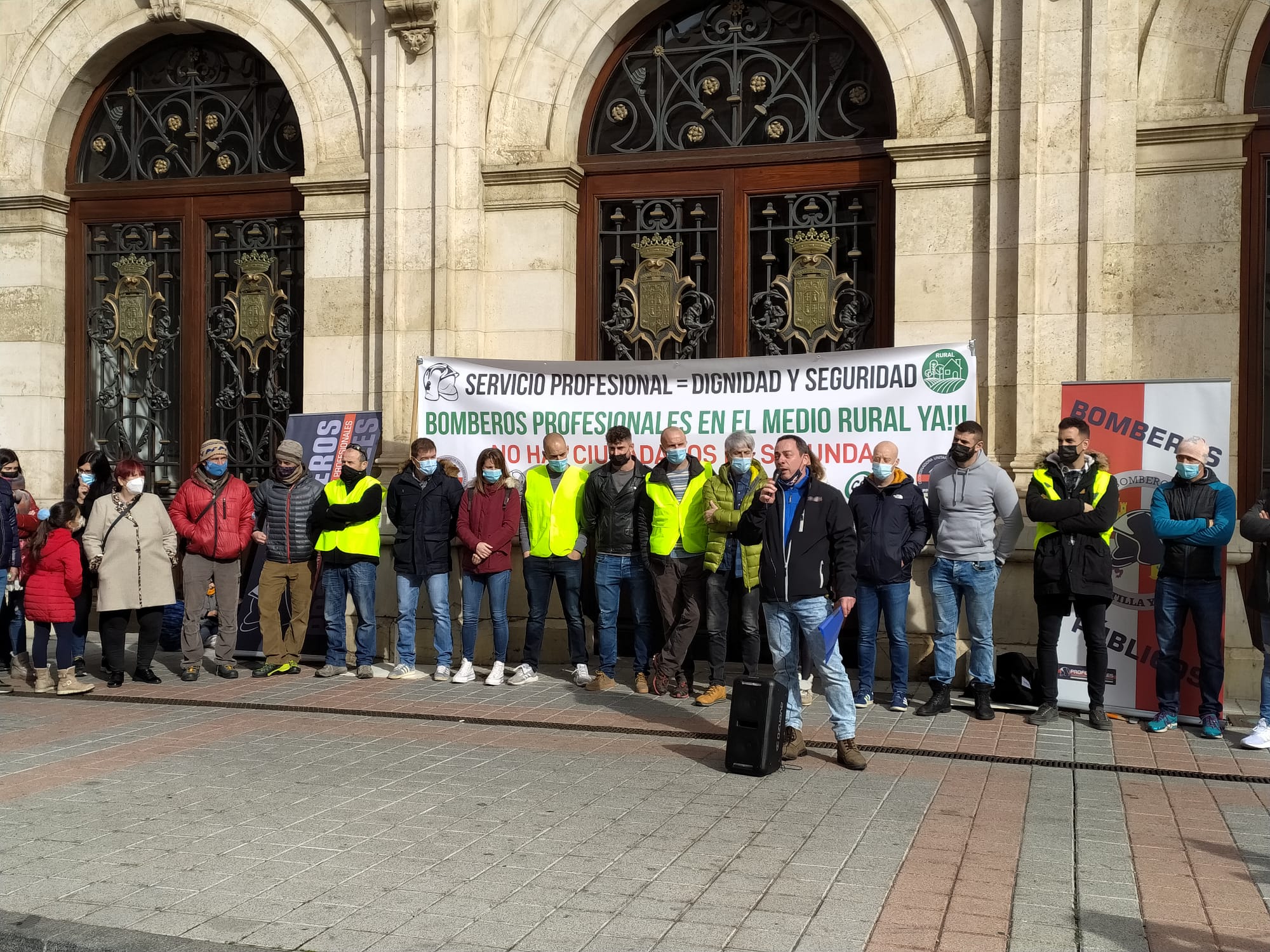 Concentración ante la Diputación