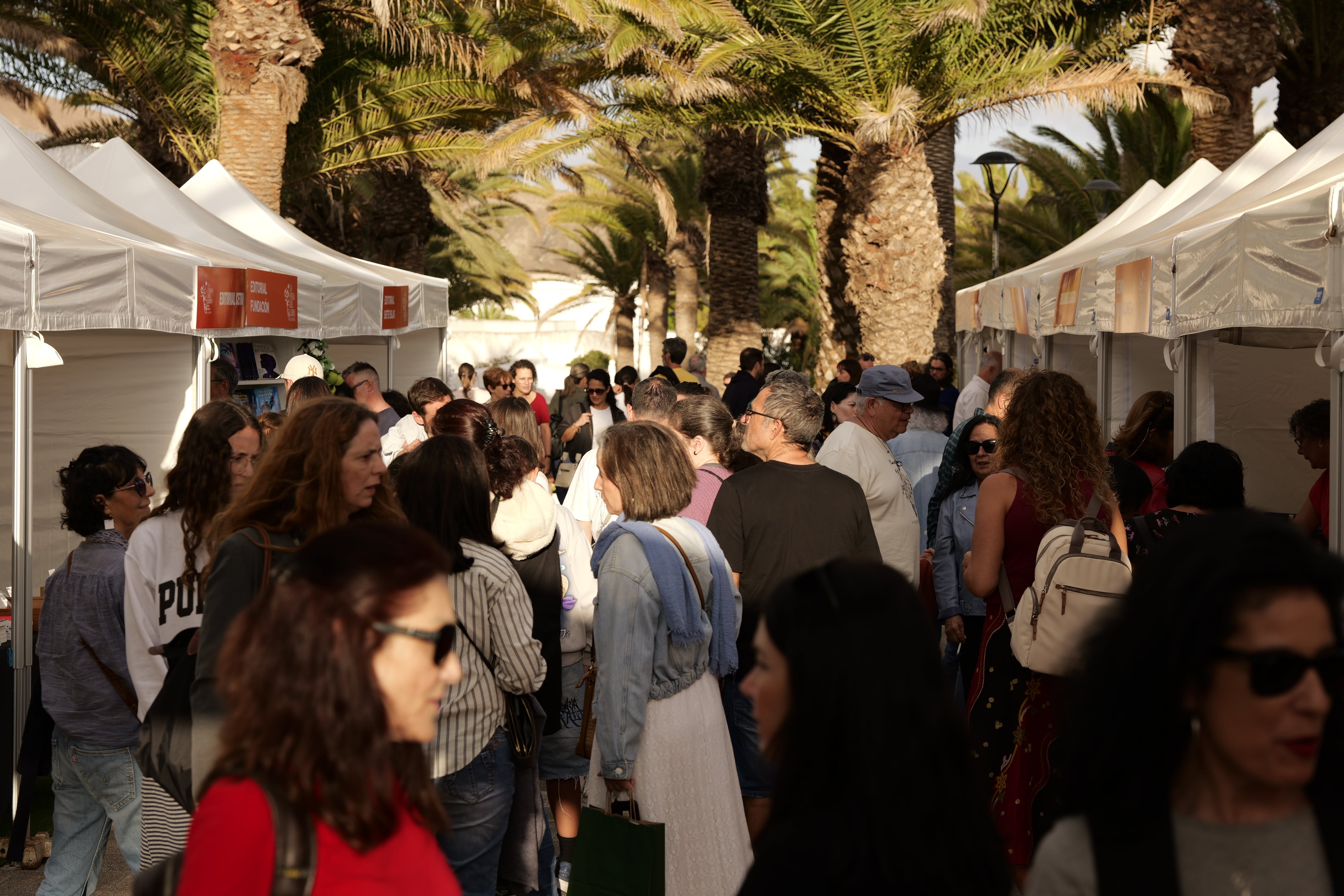 Público asistente a la III Fiera del Libro de Lanzarote.