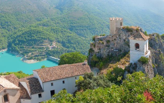 Castillo de Guadalest con el embalse al fondo