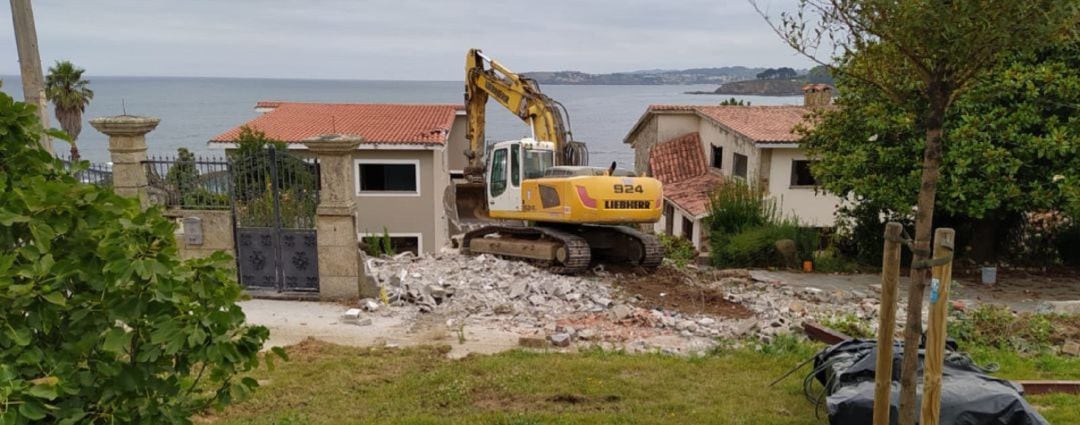 Obras de demolición en Bastiagueiro