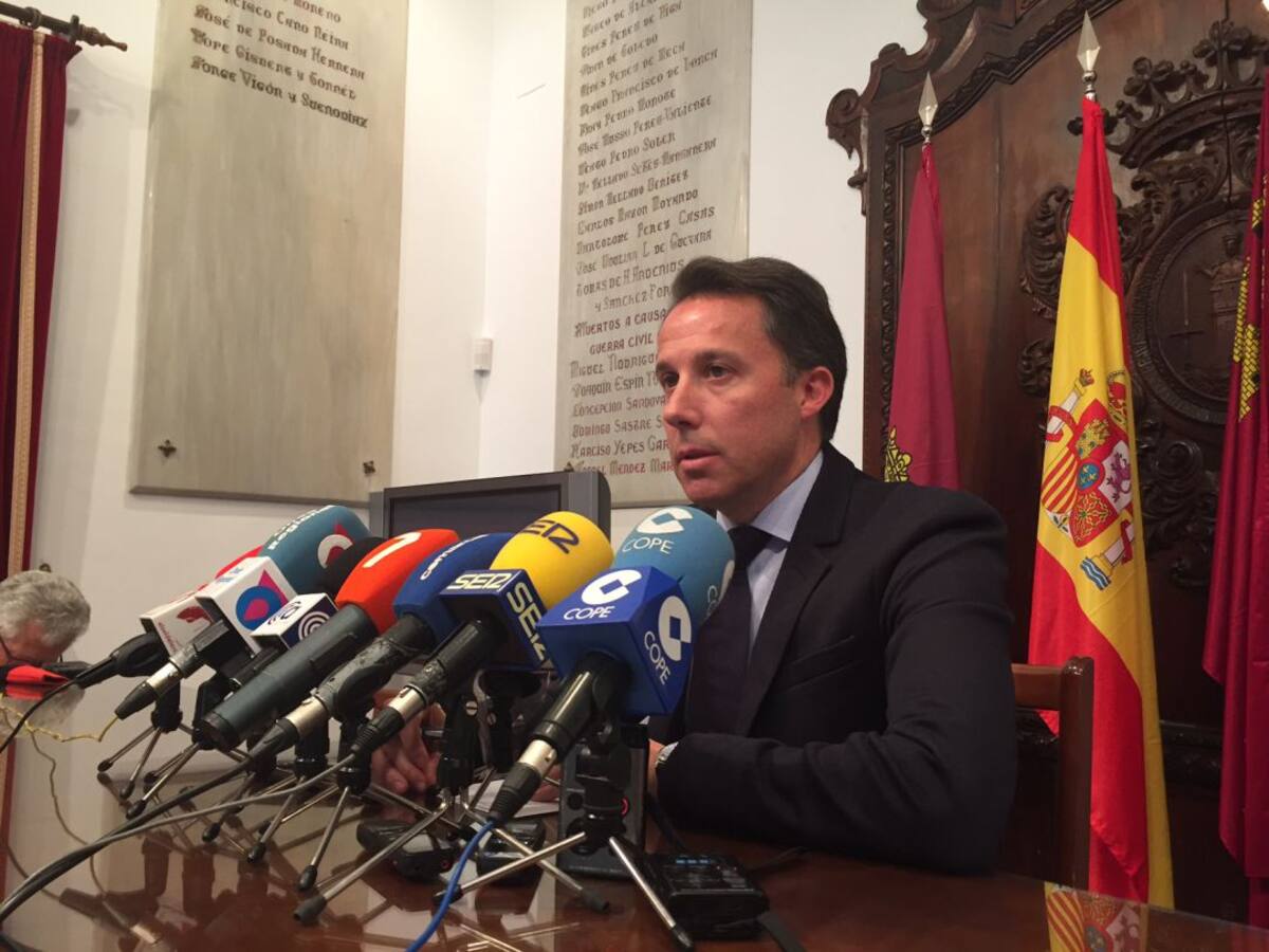 Fulgencio Gil: "No hay repunte de inseguridad en Lorca. Es uno de los municipios más seguros de España"