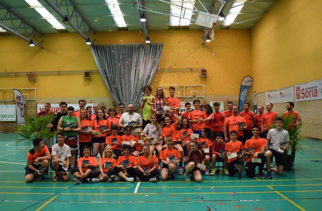 Foto de familia con los ganadors de las diferentes categorías del torneo.