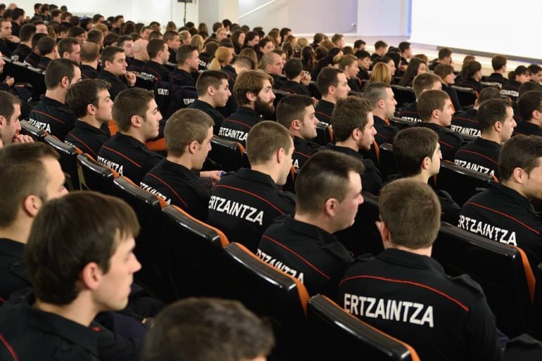 Alumnos de la 25 promoción de la Ertzaintza durante el acto qu da inicio a su formación en Arkaute  