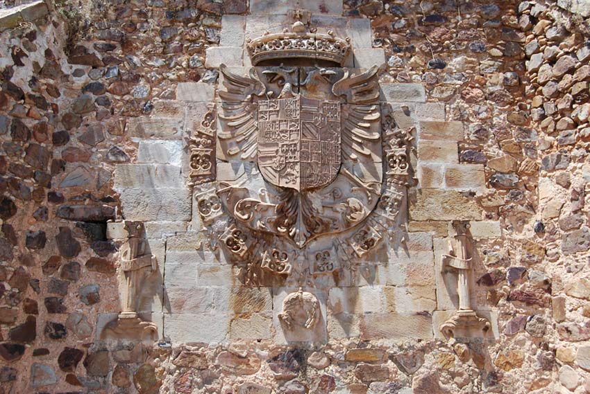 Escudo en el edificio de AUREA