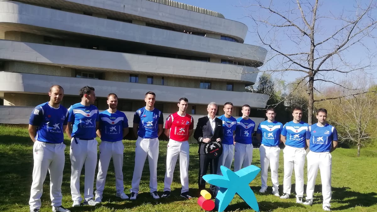 Jokin Altuna atiende a la SER en la presentación del Manomanista.