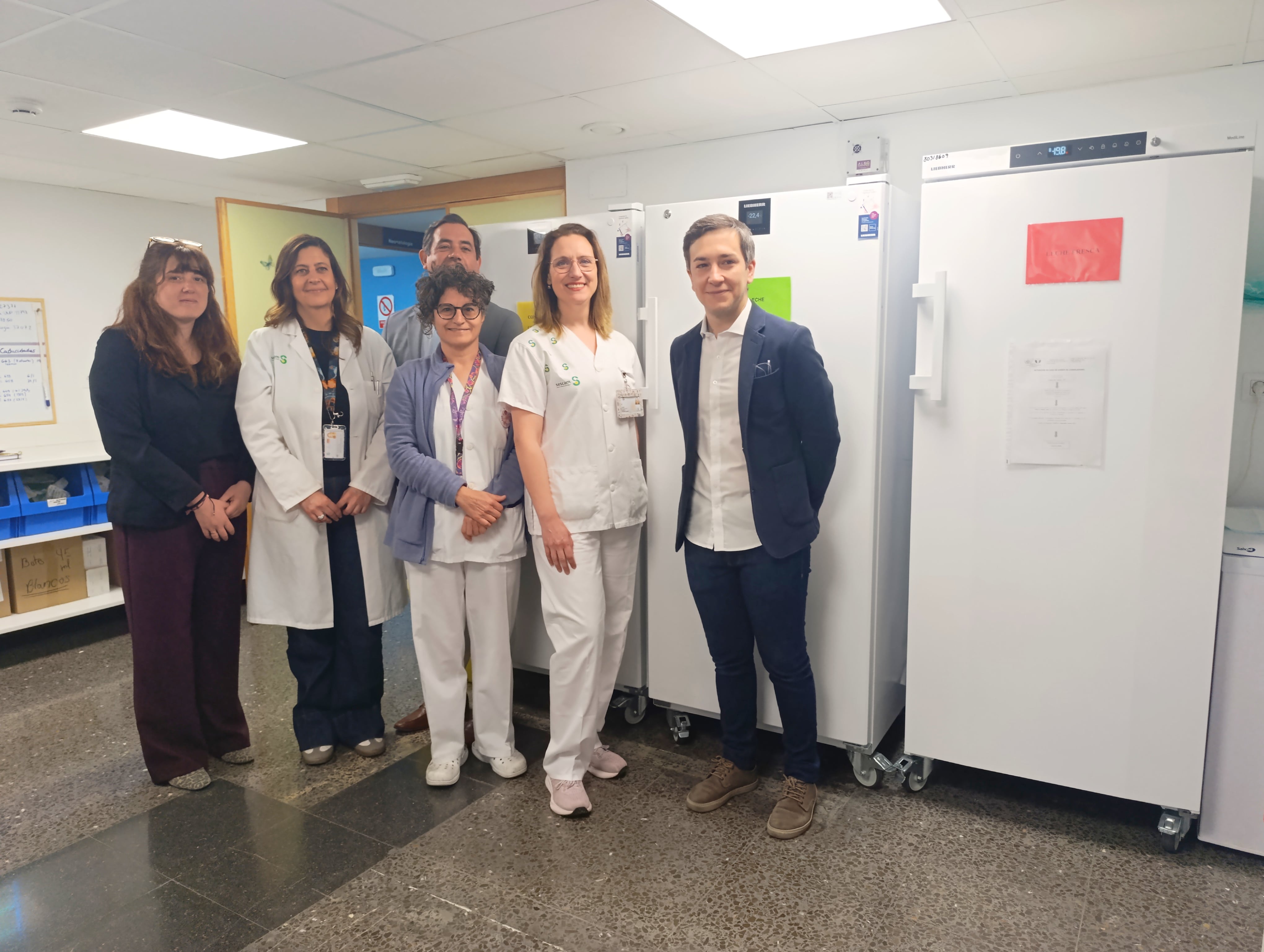 Grupo Motoralba y CaixaBank refuerzan su compromiso social con la donación de un congelador de última generación al Hospital de Albacete.