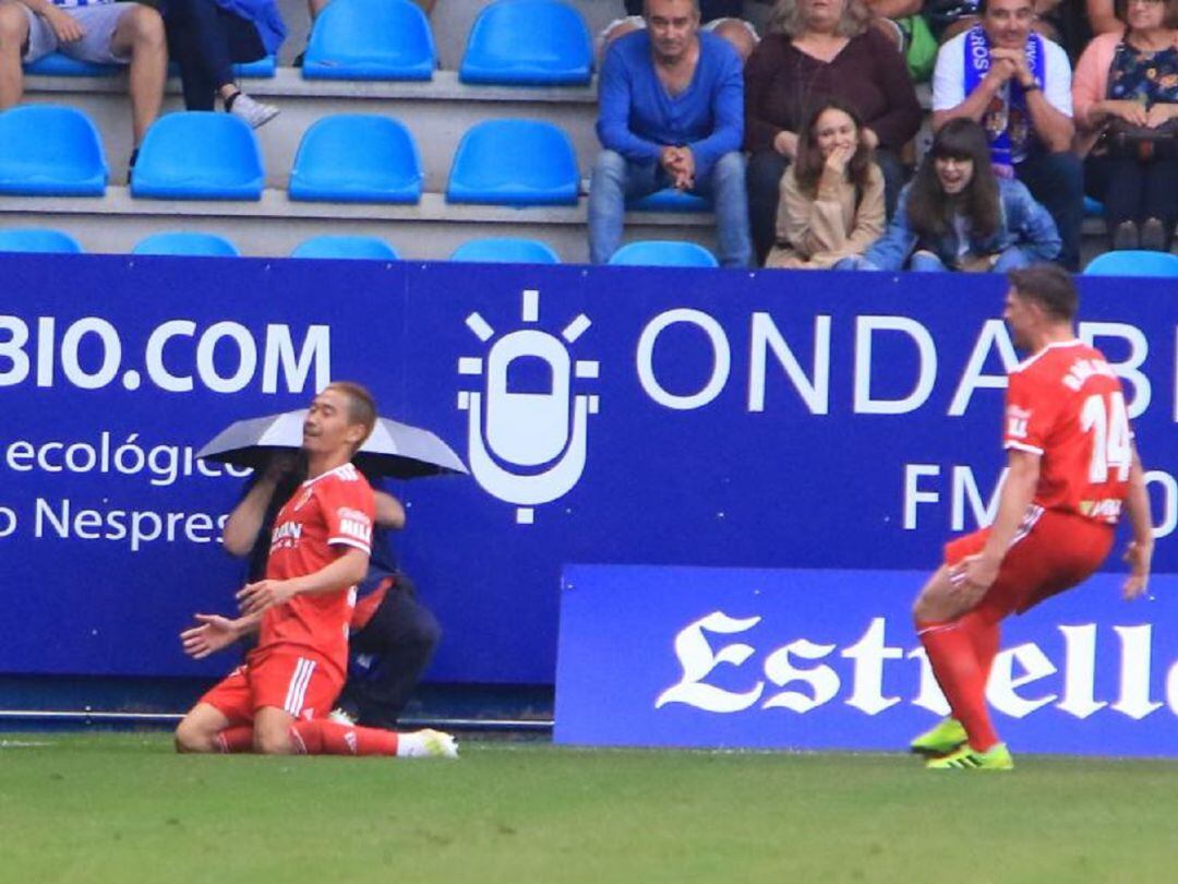 Kagawa celebra su primer gol con el Real Zaragoza