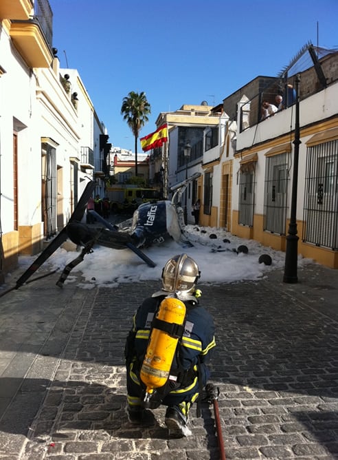 Varias personas han resultado heridas tras el accidente de un helicóptero en el Puerto de Santamaría, Cádiz.