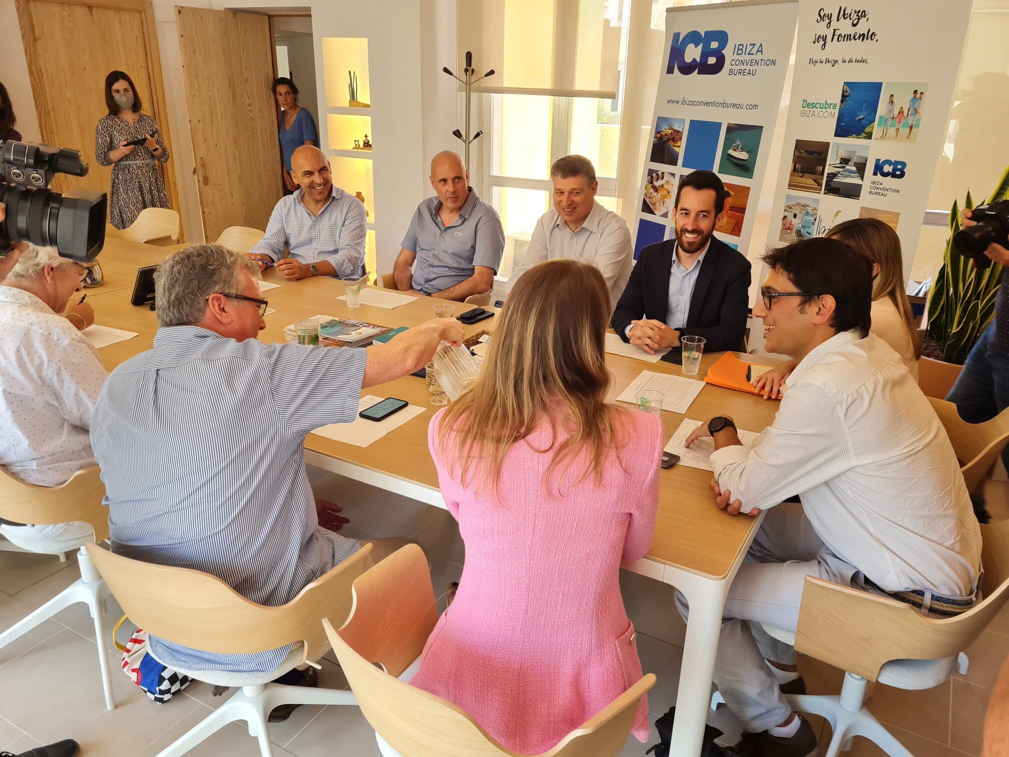 Un momento durante la reunión entre Govern, hoteleros y los representantes de Ciudadanos