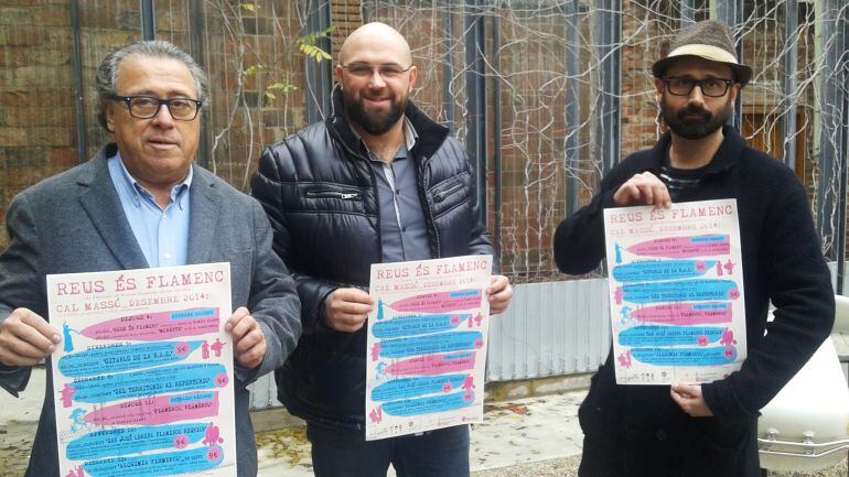 Joaquim Sorio, regidor de cultura (esquerra), amb els organitzadors del festival.
